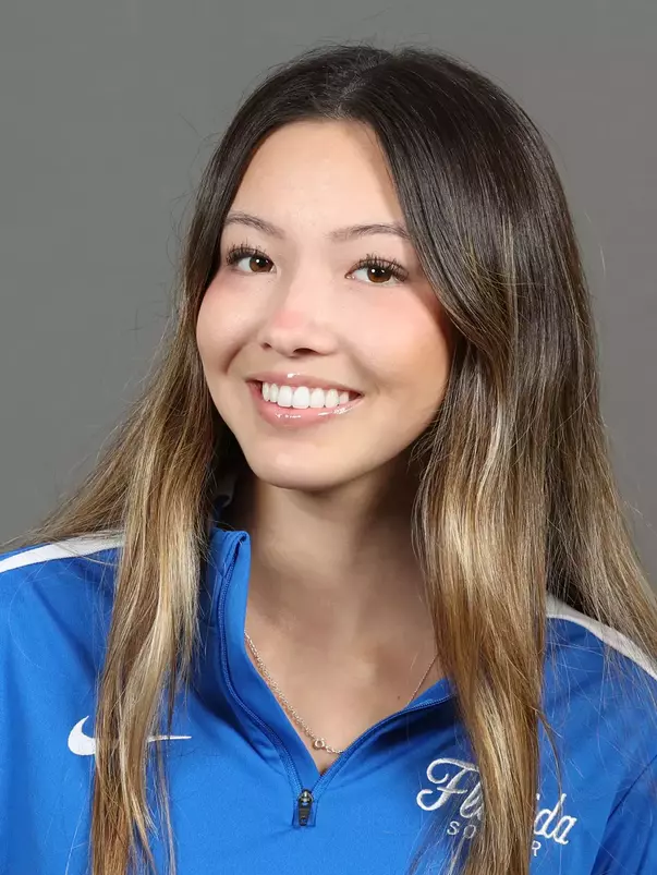 Hogan_Courtney_Soccer_Headshot_260116_8888_