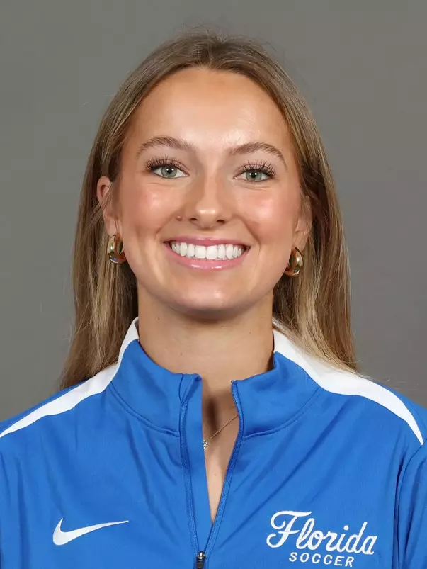 Petersen_Ella_Soccer_Headshot_260116_8853