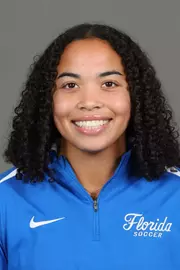 Taylor_Kyra_Soccer_Headshot_260116_8833_