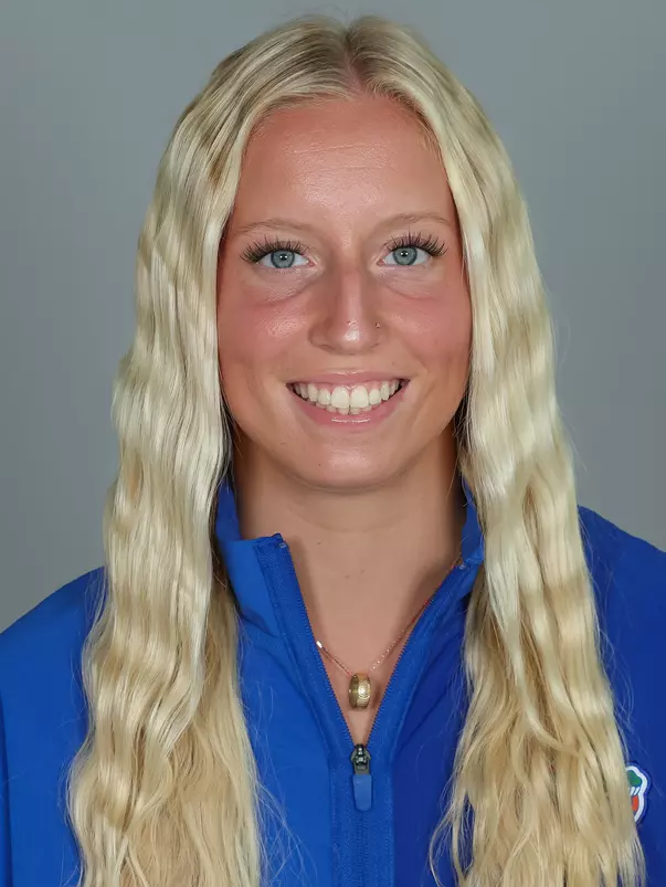 Ella Wesolowski Headshot