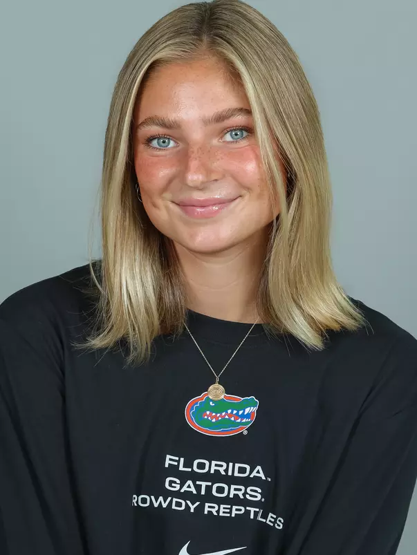 Cate Isaacson Headshot
