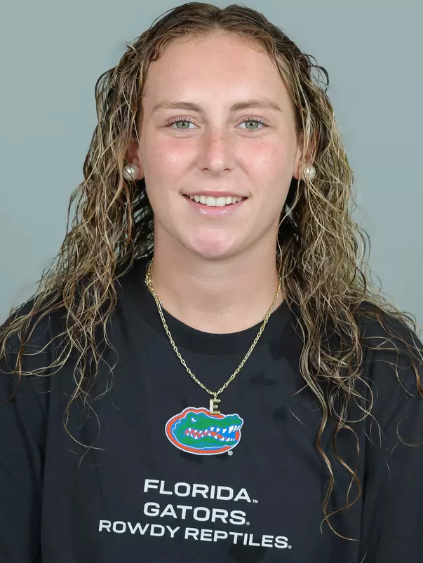 Ella Davis Headshot