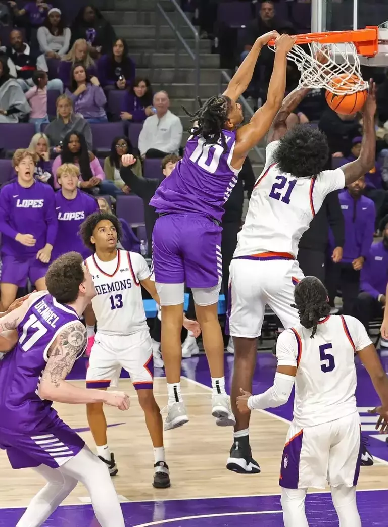 Phoenix, AZ Nov. 21, 2025: The Lopes earn a 85-72 win over Northwestern State at Global Credit Union Arena. David Kadlubowski / GCU