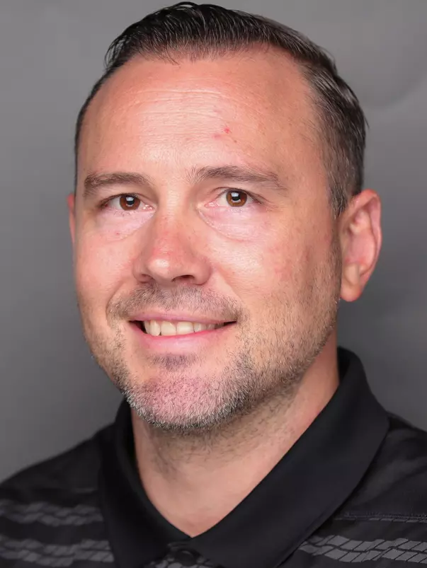Zach Farrel Headshot