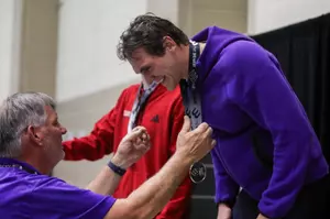 dooling receiving award from steve