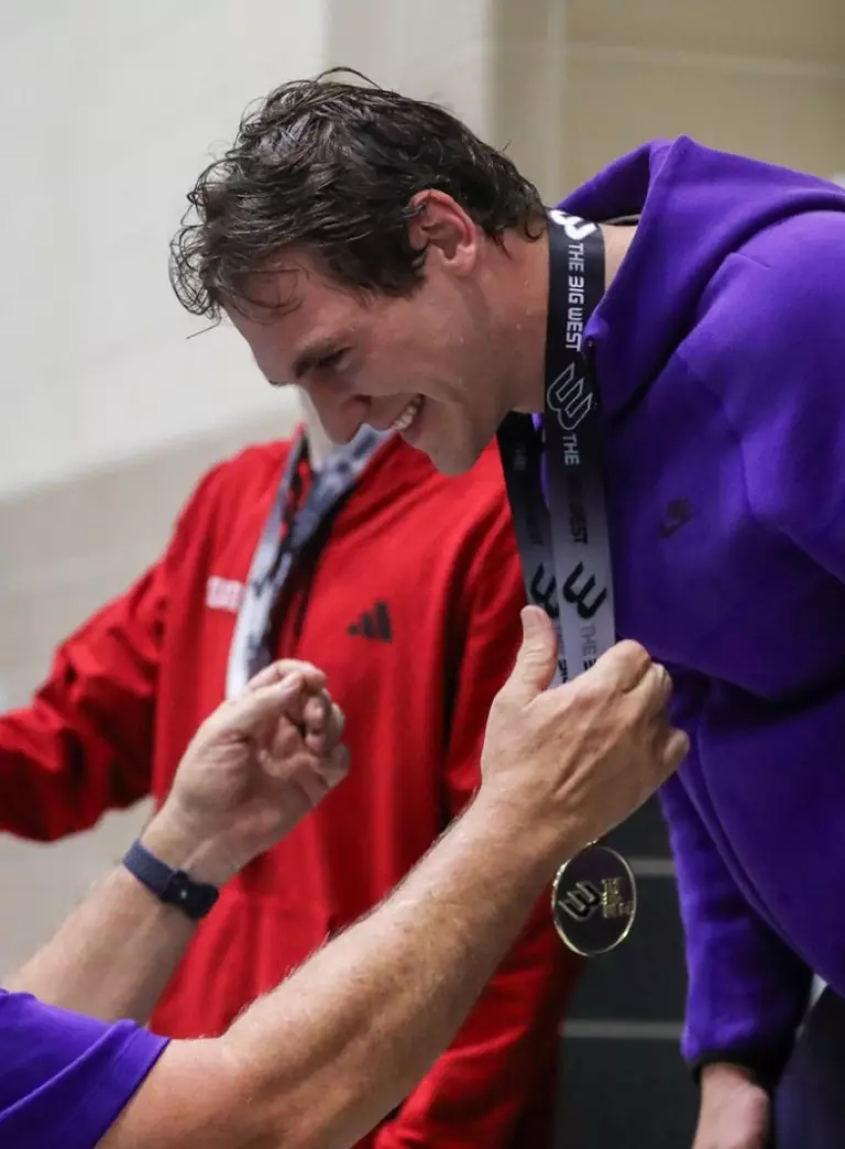 dooling receiving award from steve