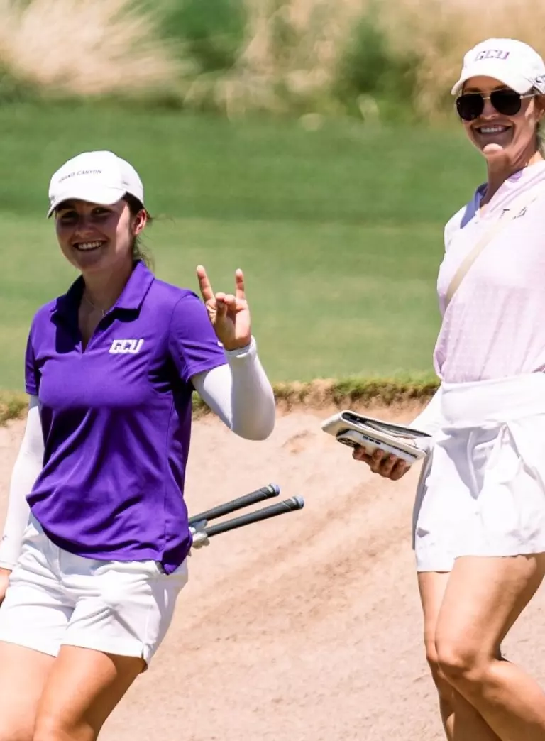 Jess Haines, Chelsea Carroll