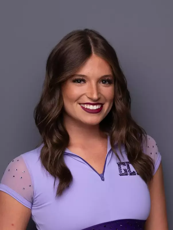 Ella Arens Headshot