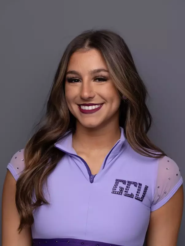 Hailey Faygenblat Headshot