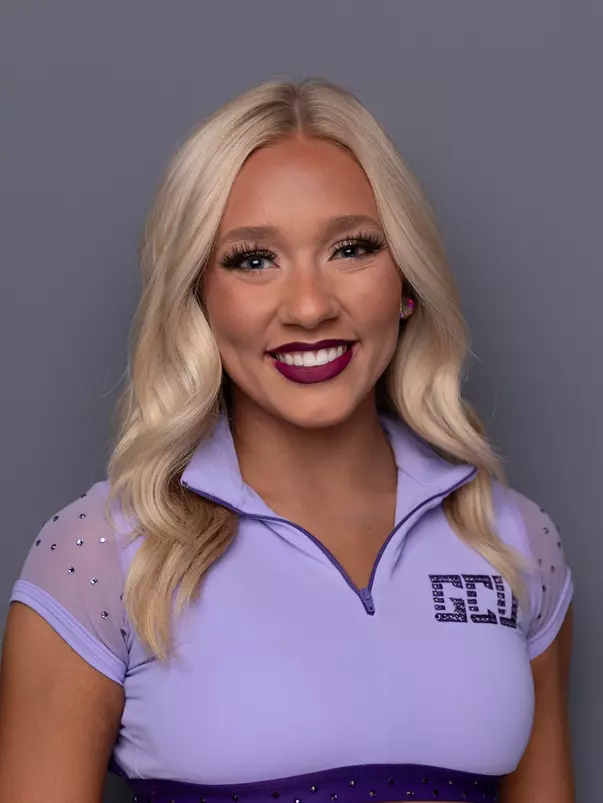 Ava Reiser Headshot