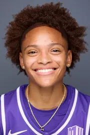 Chloe Mann Headshot