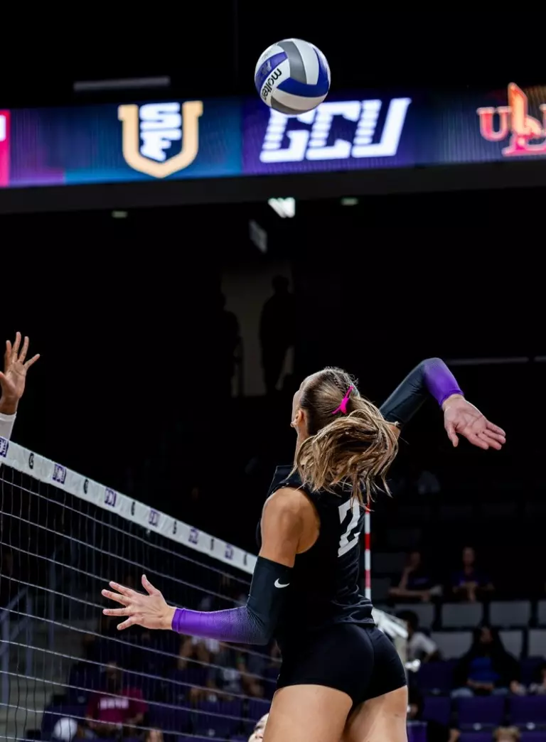 katie swinging in match vs Temple