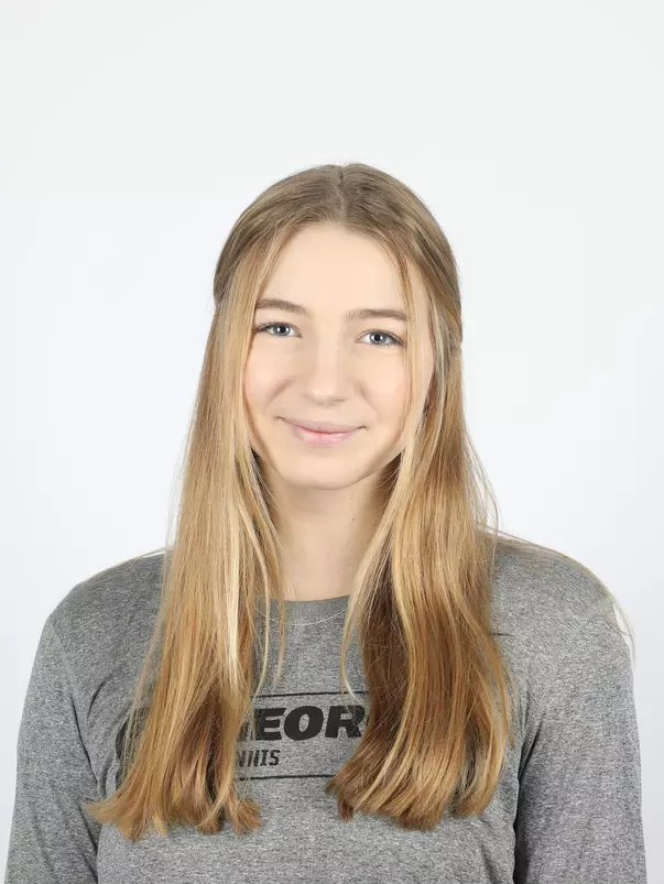 Anna Hertel Headshot