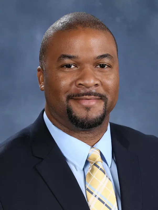 Assistant Coach Dell McGee