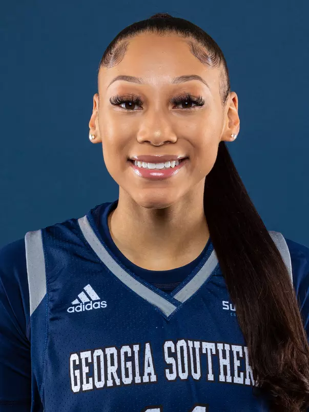 Lacy Robins 2020-21 Headshot