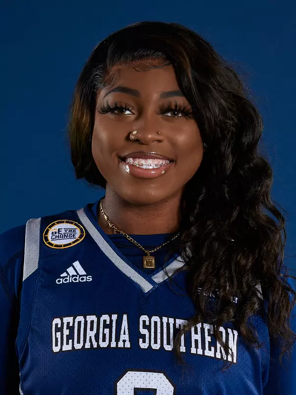 3_Terren_Ward_21WBB_Headshot_WEB.jpeg