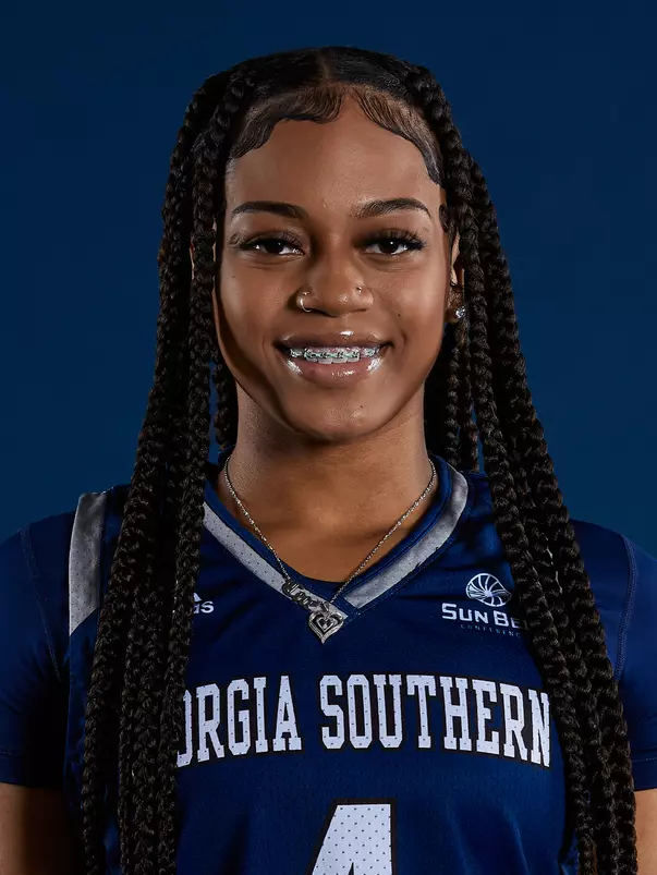 4_Constance_Thomas_21WBB_Headshot_WEB.jpeg