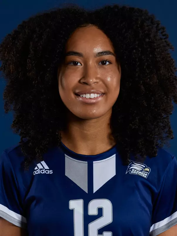 12_Simone_Timm_21WSOC_Headshot_WEB.jpg
