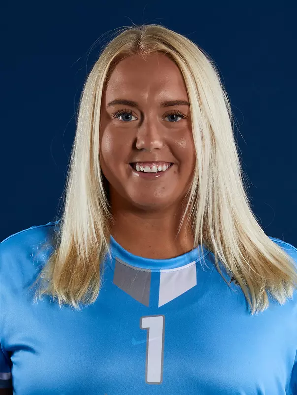 1_Olivia_Elofsson_21WSOC_Headshot_WEB.jpg