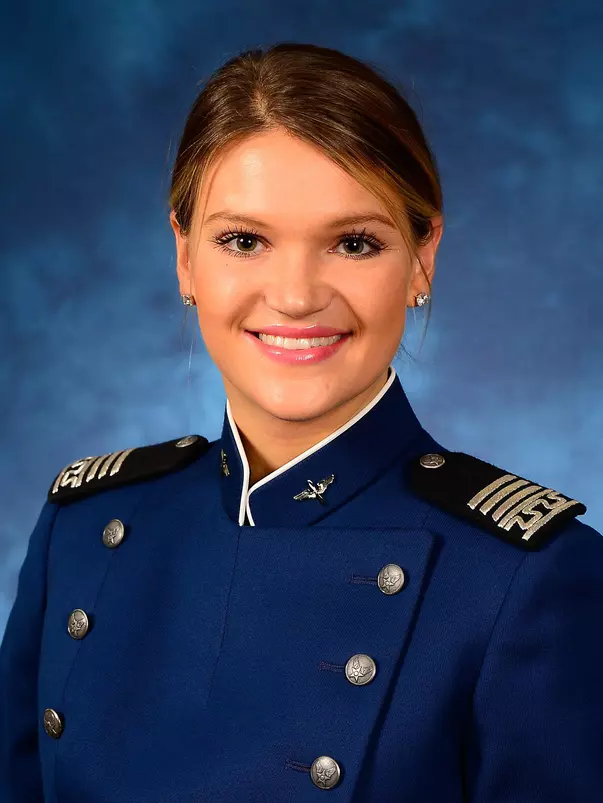 Bella Farrell Headshot