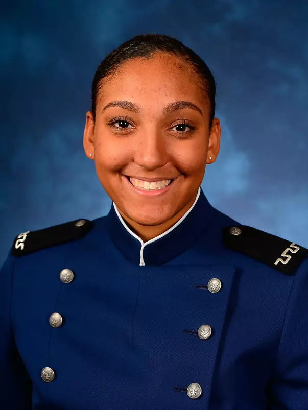 Chloe Kiniry Headshot