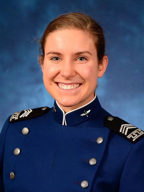 Kelsey Linzmeyer Headshot