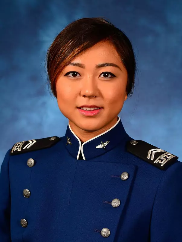 Esther Chen Headshot