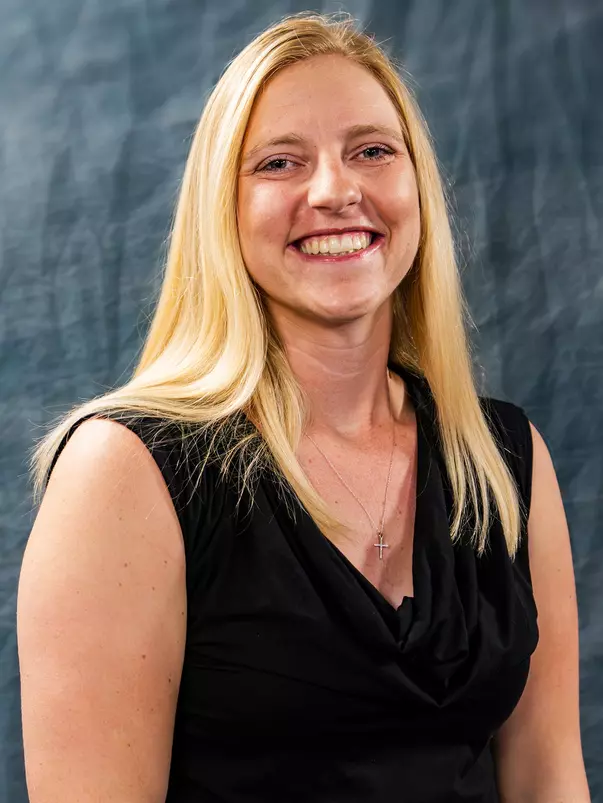 Mackenzie Head staff head shot