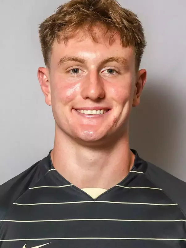 #5 Kelly Cooper Headshot with soccer uniform on.