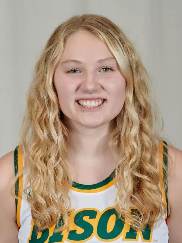 Dague_Ellie_2122_Headshot_Cropped