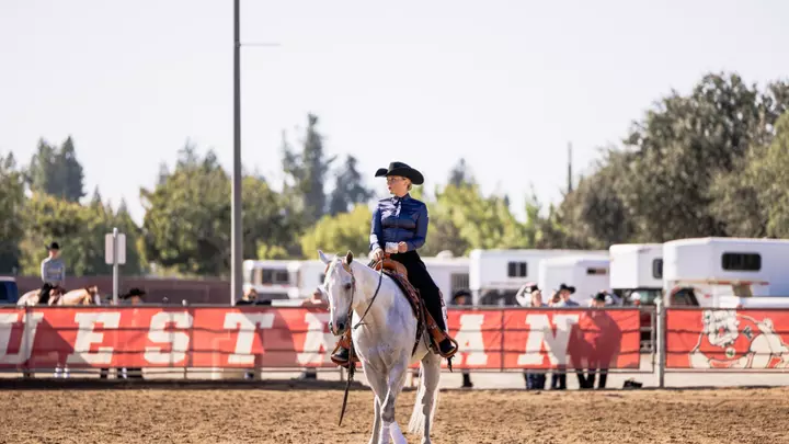 Hailey Olson horsemanship