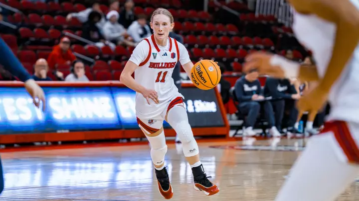 Emilia Long on court