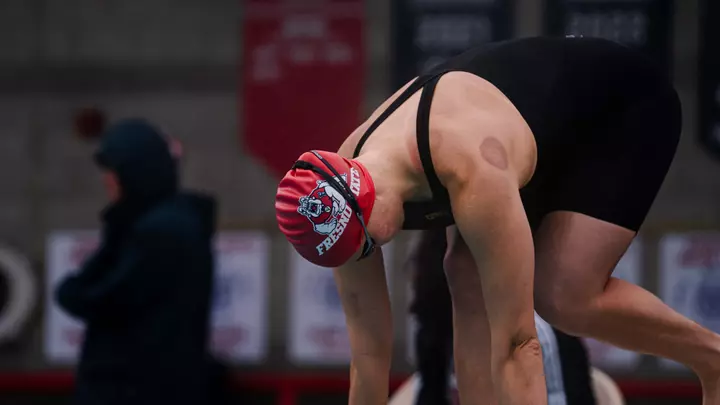 Jenna Pulkkinen diving block