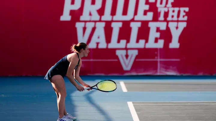 Eliza Dunbar singles play