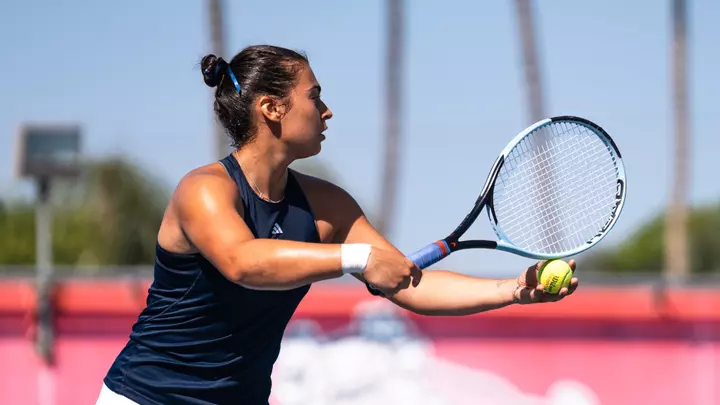 Sofia Pizzoni serve wten