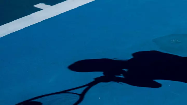 tennis shadow