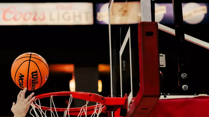 MBB Hoop