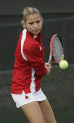 Women's Tennis Beats Wright State