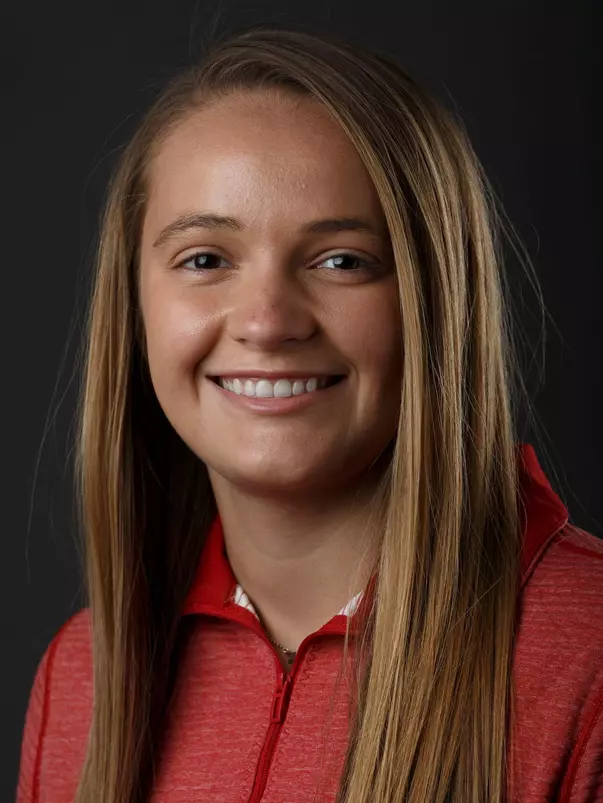 Hannah Dossett Headshot