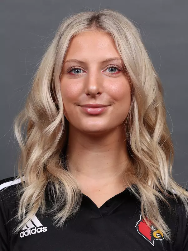 Abigail Bohn Headshot