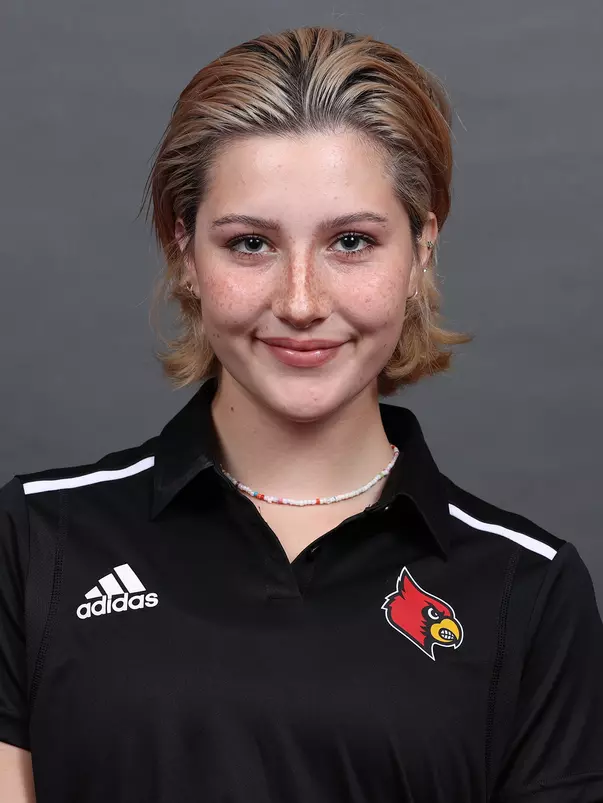 Lauren Bettencourt Headshot