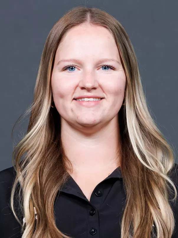 baylee burke headshot 23