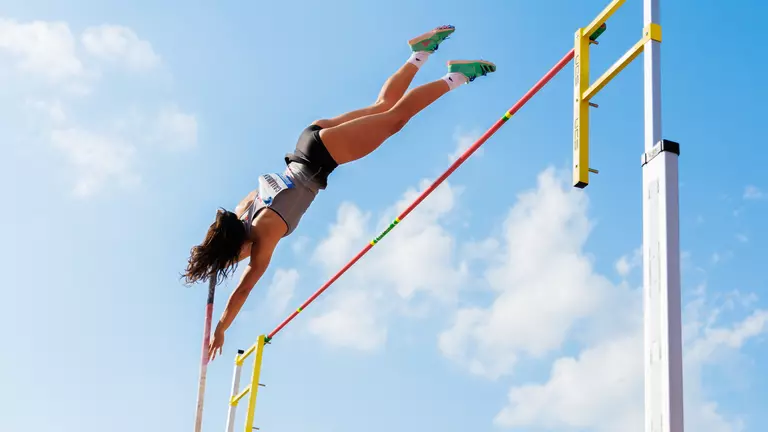 Callahan Moves to NCAA Lead on Third Day of Split Weekend