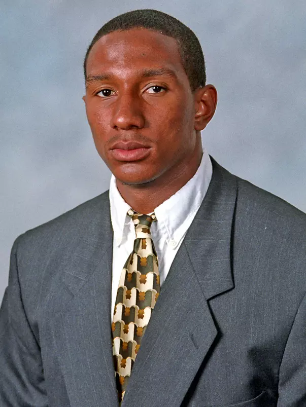 Taylor McFadden 2004 headshot