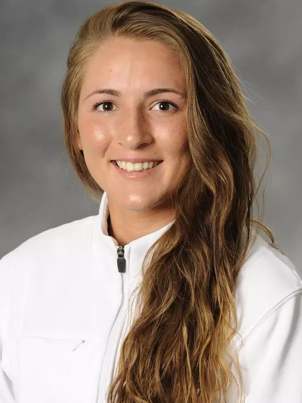 Karley Barreno 2016 headshot