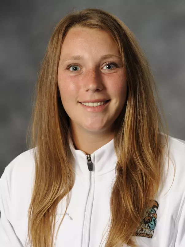 Maddy Ciardi 2016 headshot