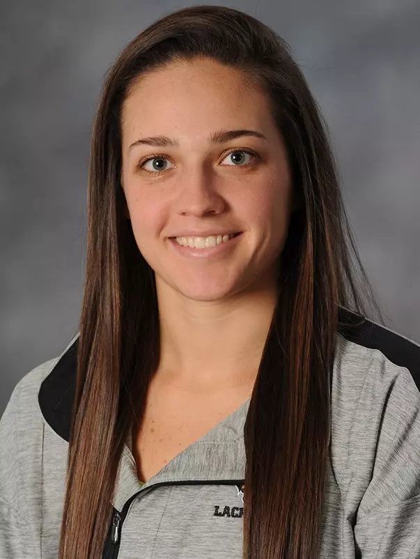 Holly McKee 2017 headshot
