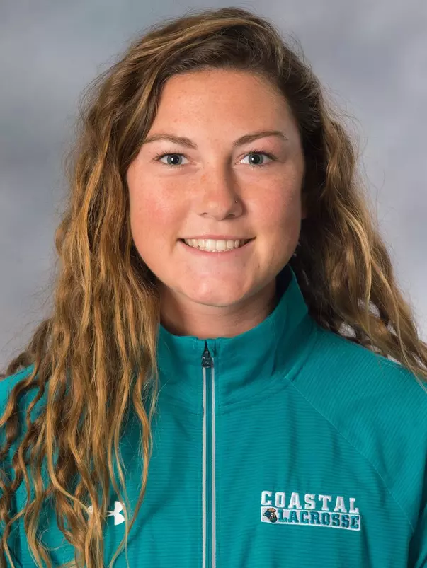 Ali Davis 2018 headshot