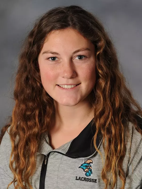 Ali Davis 2017 headshot