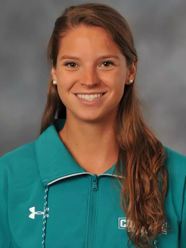 Madeline Bromley 2019 headshot